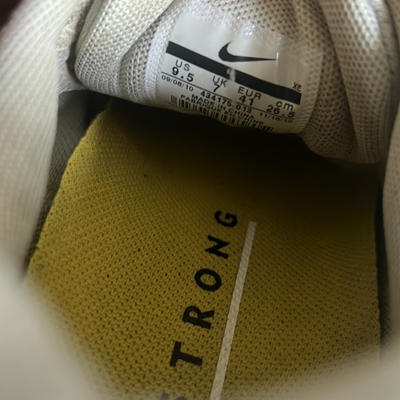 Nike Livestrong Old School Sneakers Size 9.5 - Picture 9 of 9